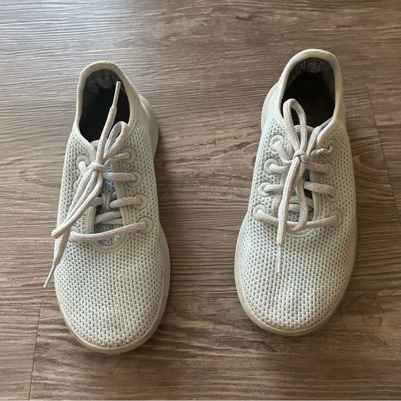 Allbirds Tree Runners Light Blue Womens Size 7 Limited Edition Sneakers - Picture 2 of 6